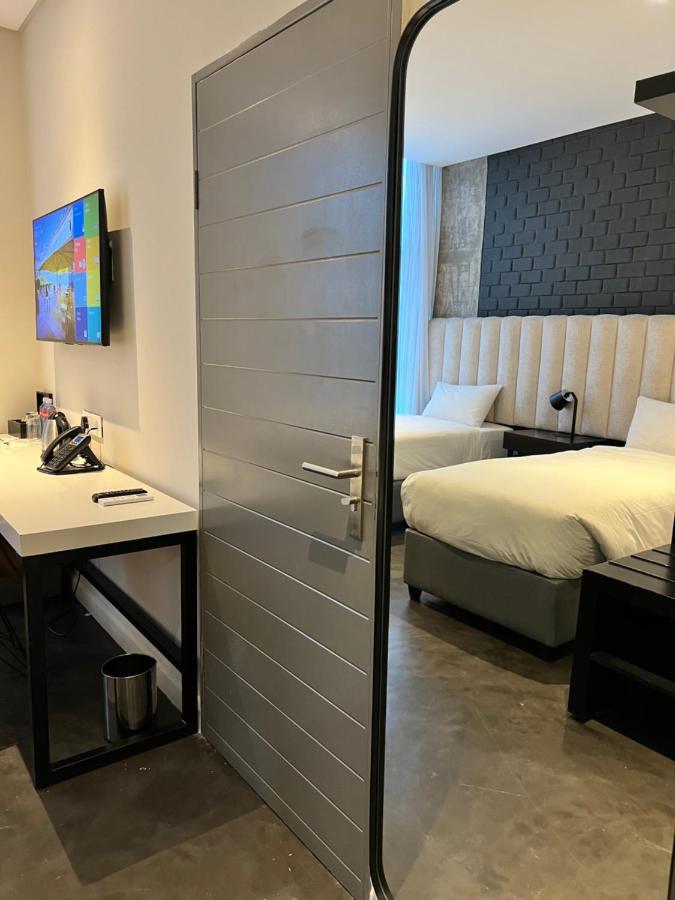 The Urban Hotel ลุซากา ภายนอก รูปภาพ